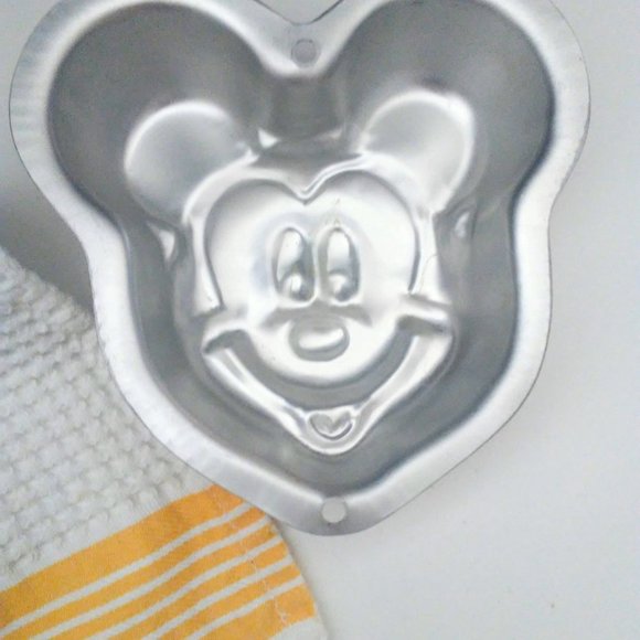 Wilton Mickey Mouse Individual Cake Pan Mini Mold - Picture 10 of 11